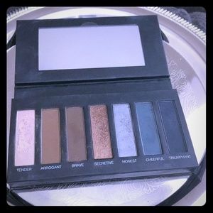 Moonstruck addiction shadow pallette